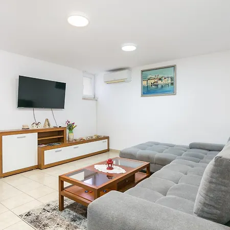 With Parking Space - 23979 Appartement Trogir